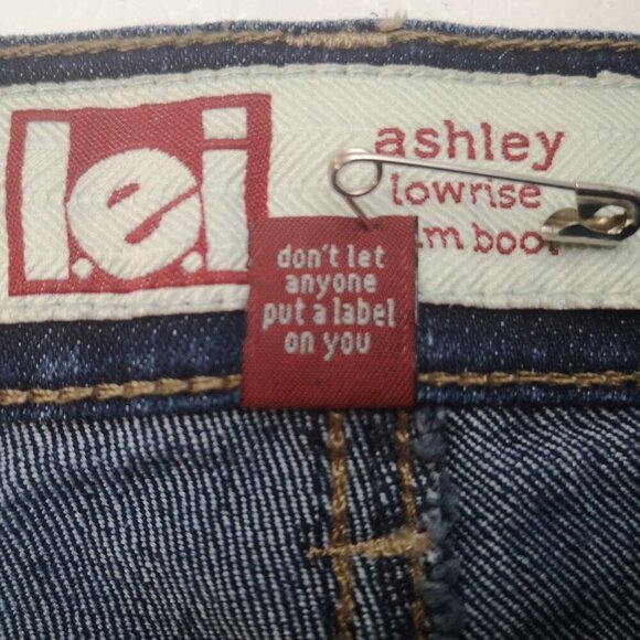 l.e.i. Ashley Ladies Size 13 Short Medium Wash Low Rise Slim Boot Jeans - Picture 4 of 15